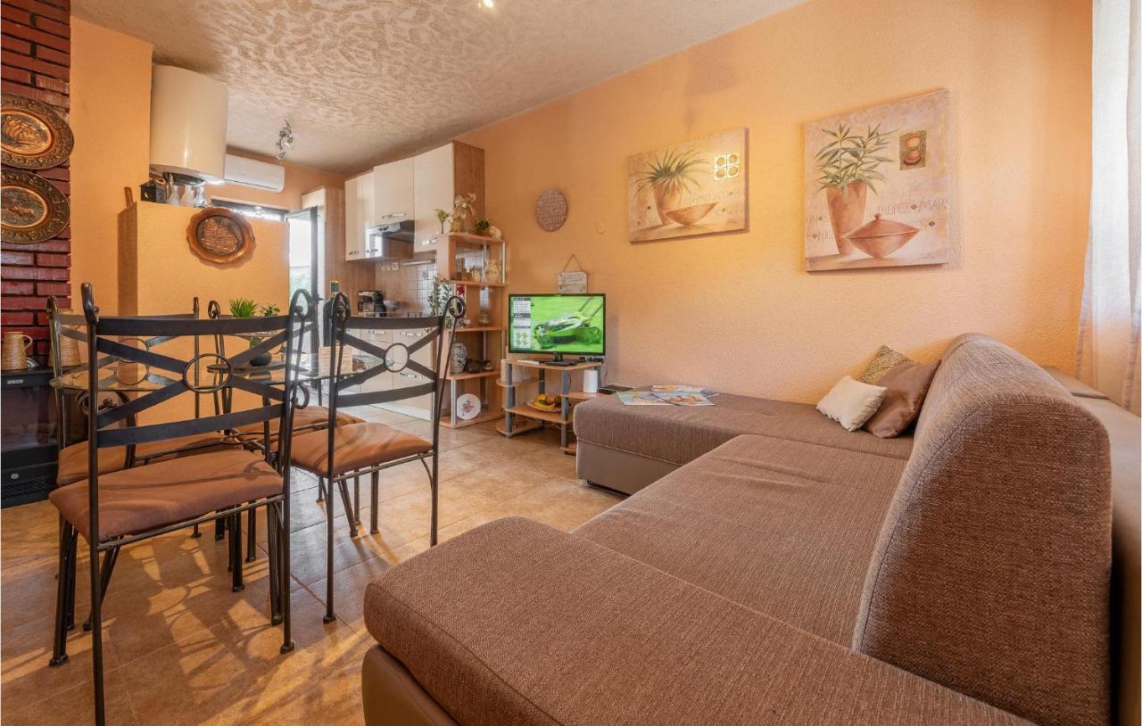 Cozy Home In Vrsi With Wifi מראה חיצוני תמונה